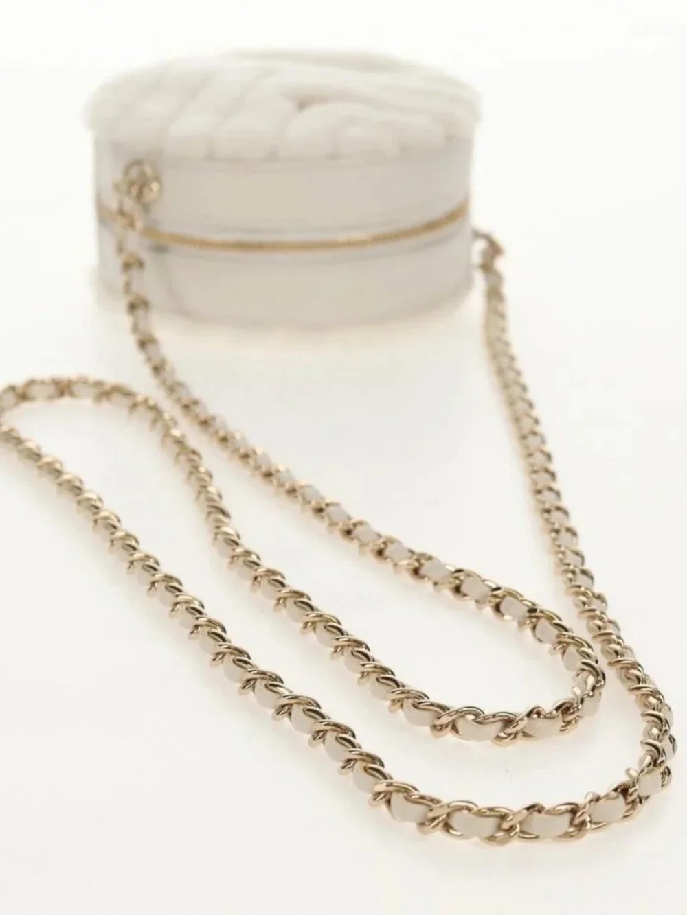 CHANEL V Stitch Chain Shoulder Bag Mouton White Gold CC Auth 148461AM